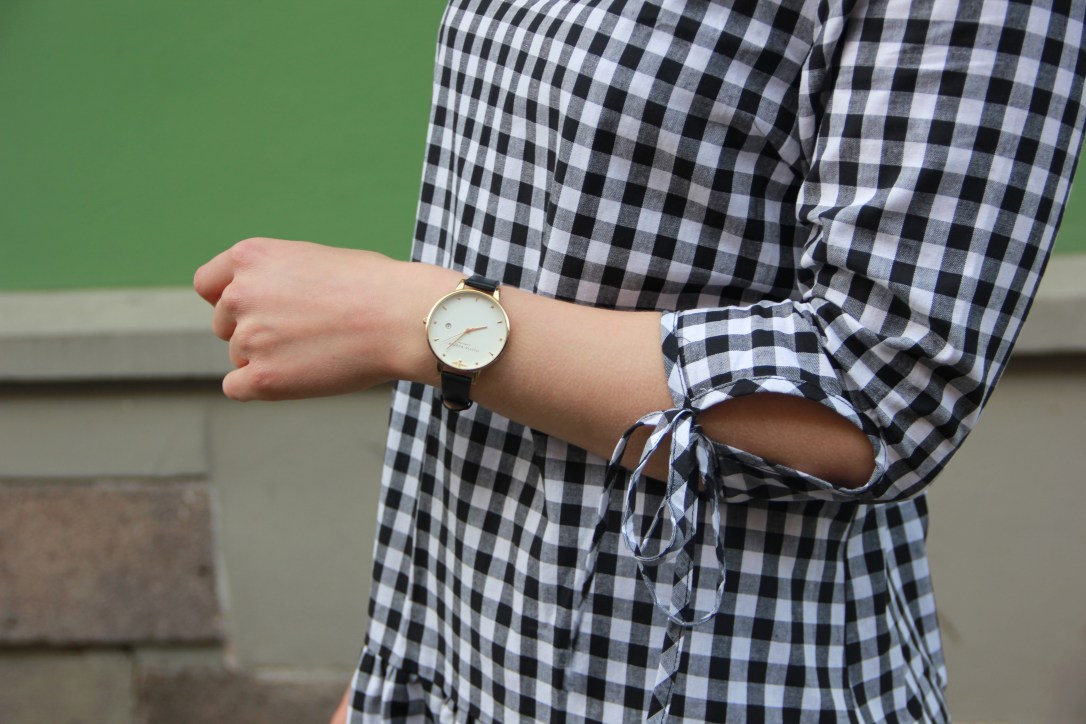 Gingham dress with tie up sleeves