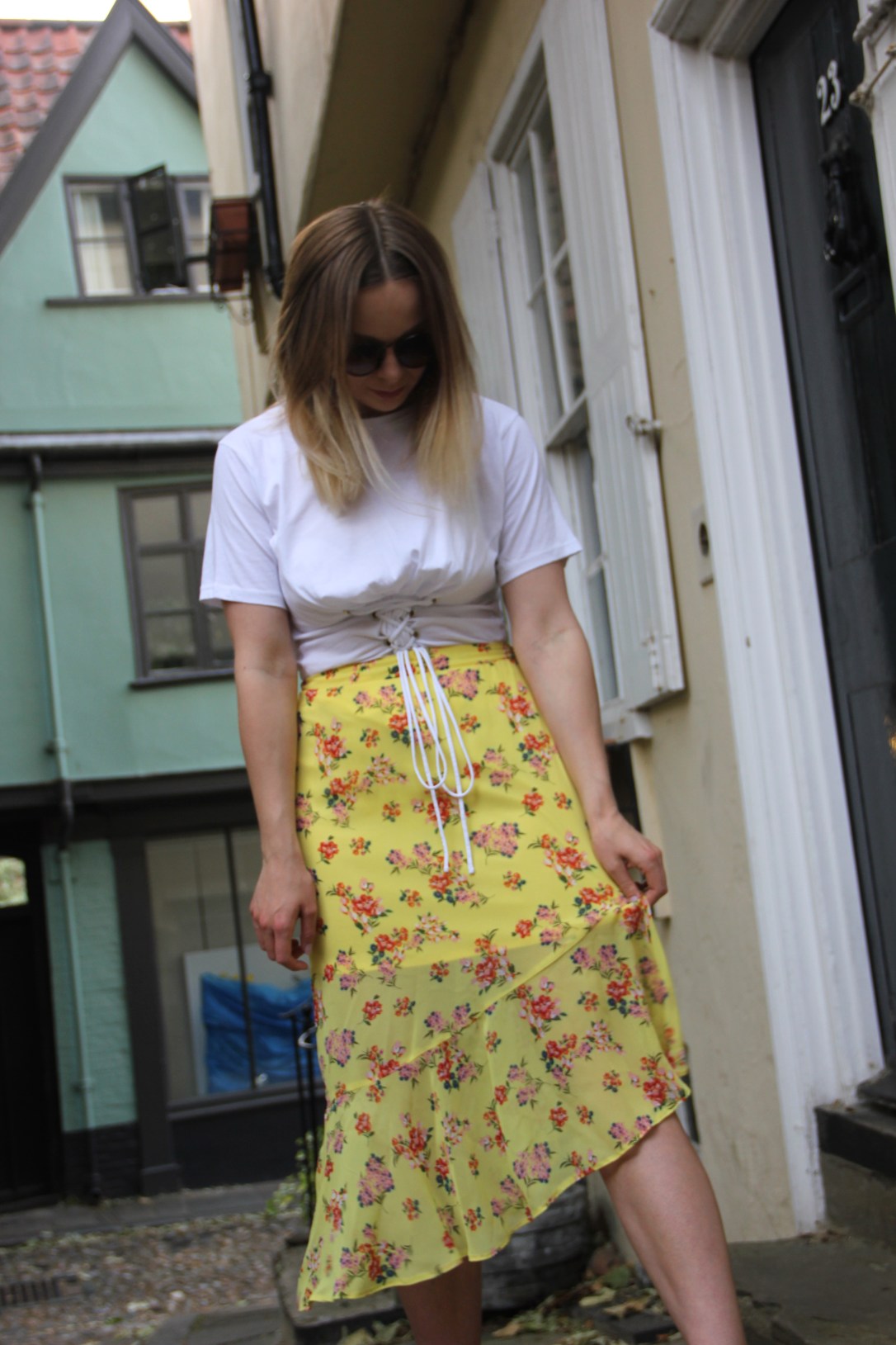 Styling a yellow skirt