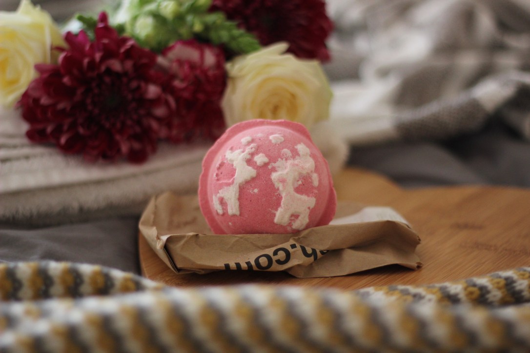 Lush Christmas Sweater Bath Bomb