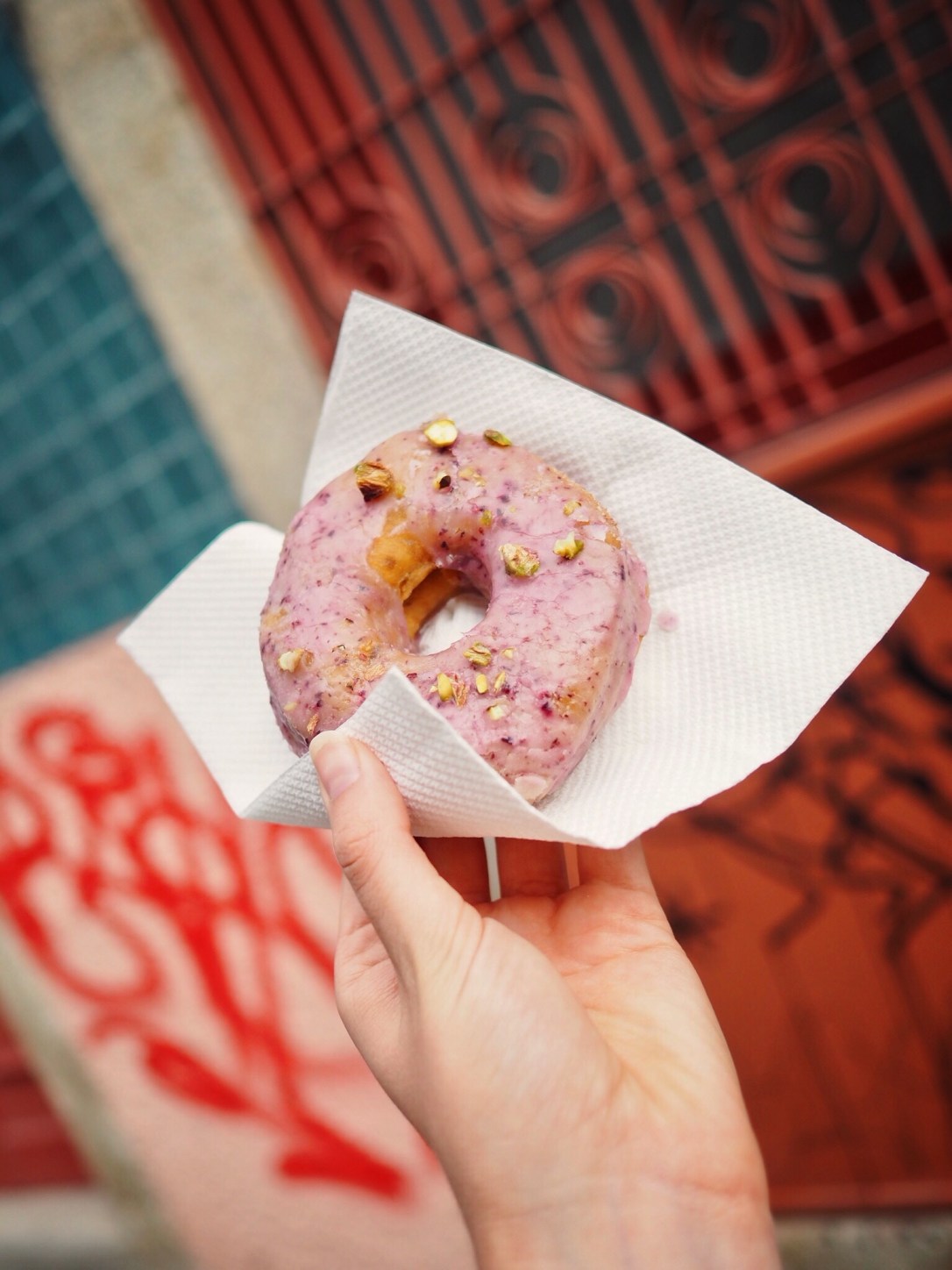 Where to eat vegan in Porto - DUH vegan donuts