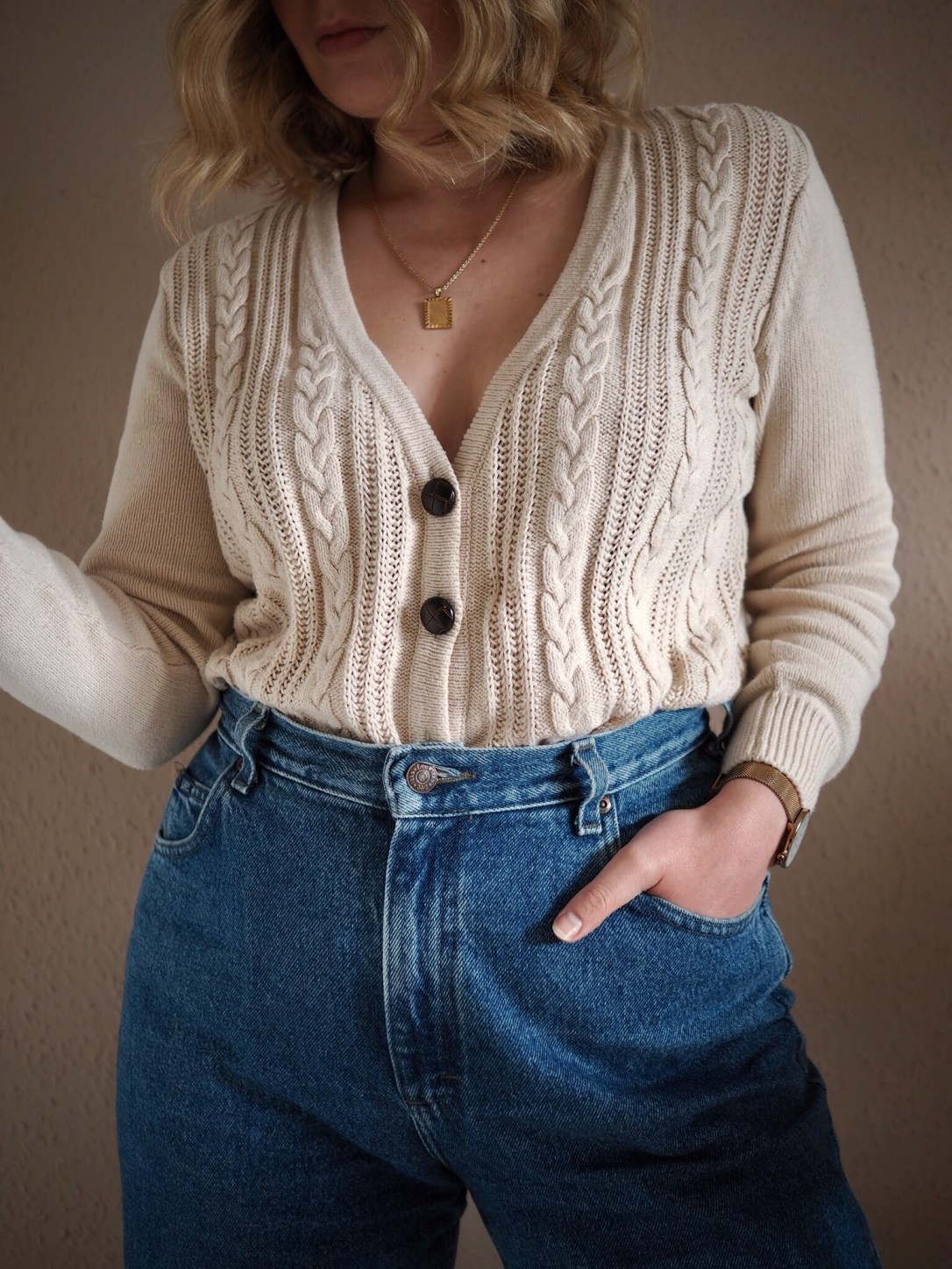 Vintage mom jeans and cable knit cardigan